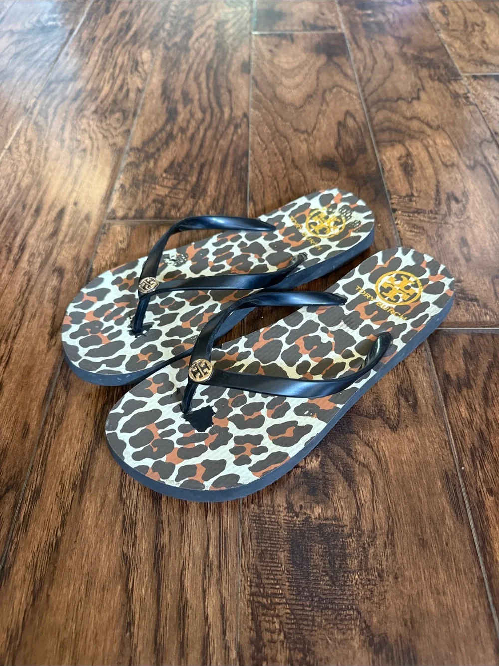 Tory Burch Leopard Print Flip Flops Logo, size 8